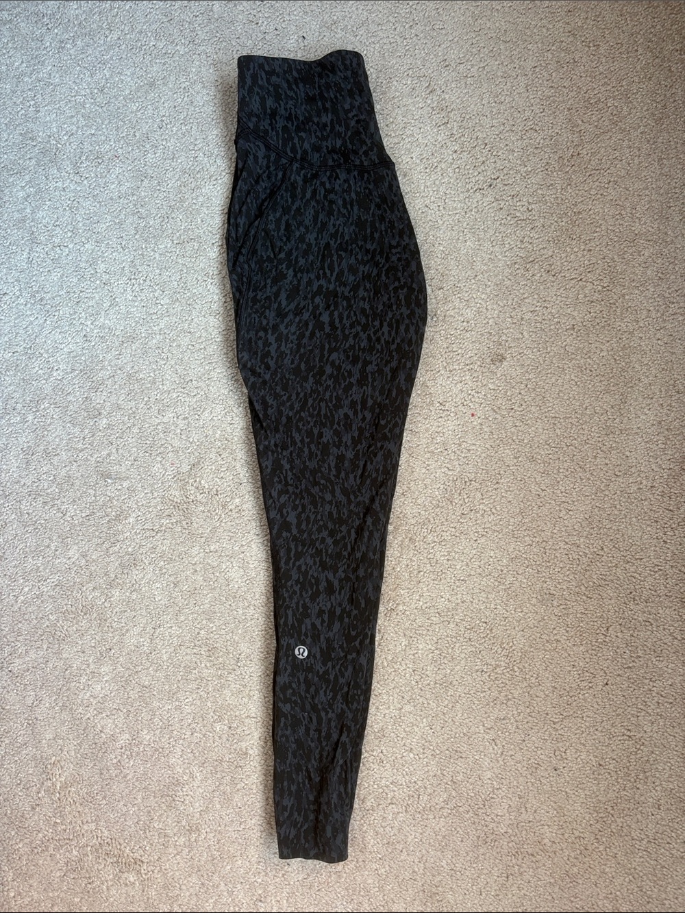 lululemon athletica Base Pace 25” Size 6 Black Printed High-Rise Leggings